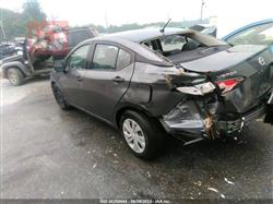 نيسان فيرسا